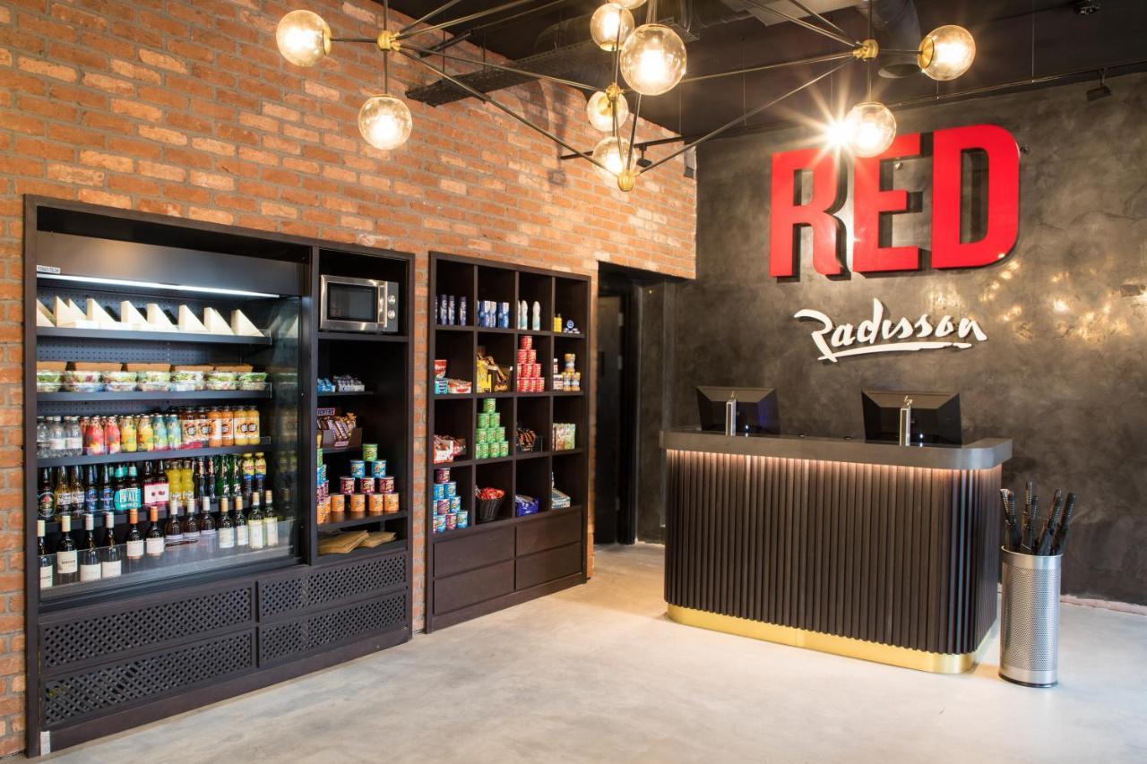 Radisson Red London Greenwich The O2 Exterior photo
